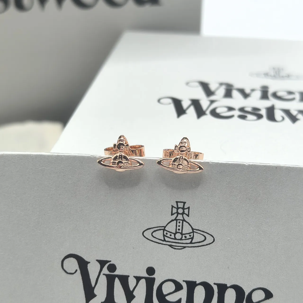 Vivienne Westwood Brincos Stud Orb Motif Ouro Preto 5