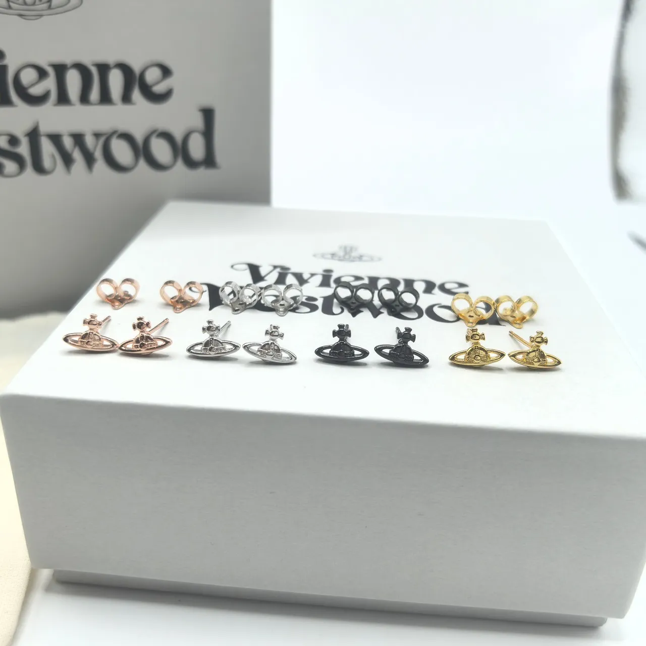 Vivienne Westwood Brincos Stud Orb Motif Ouro Preto 8