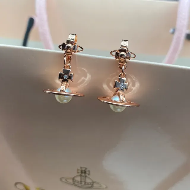 Vivienne Westwood Orb Pearl Black Gold Metallic Frame Central Cultured Earrings 2