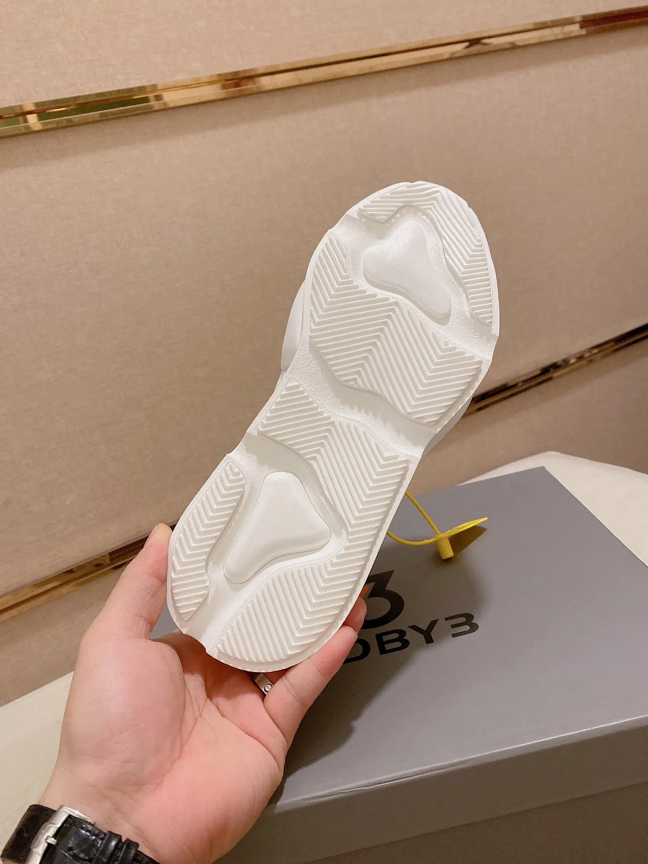 Yohji Yamamoto Branco e Laranja Sola Monolítica Esculpida Painéis Assimétricos de Malha Tênis Chunky 3