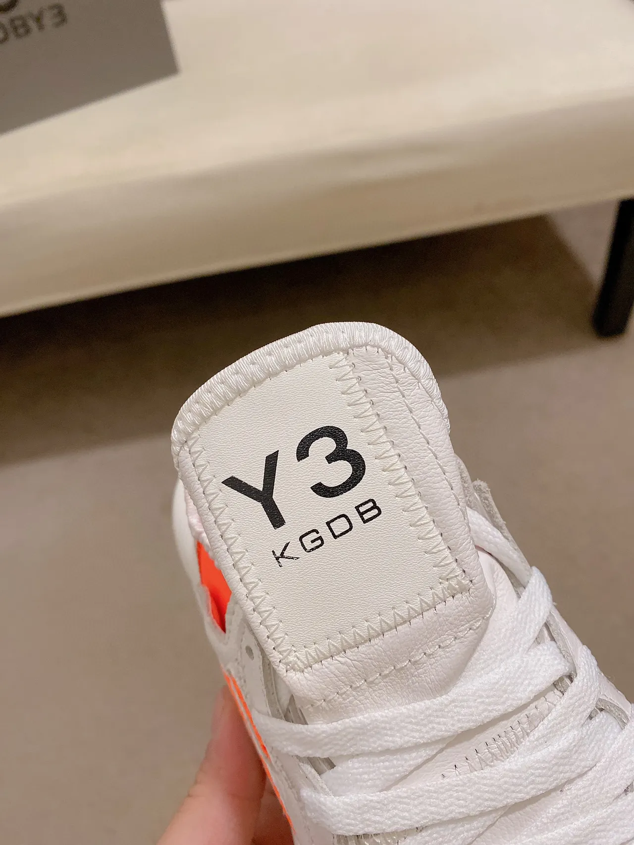 Yohji Yamamoto Branco e Laranja Sola Monolítica Esculpida Painéis Assimétricos de Malha Tênis Chunky 6