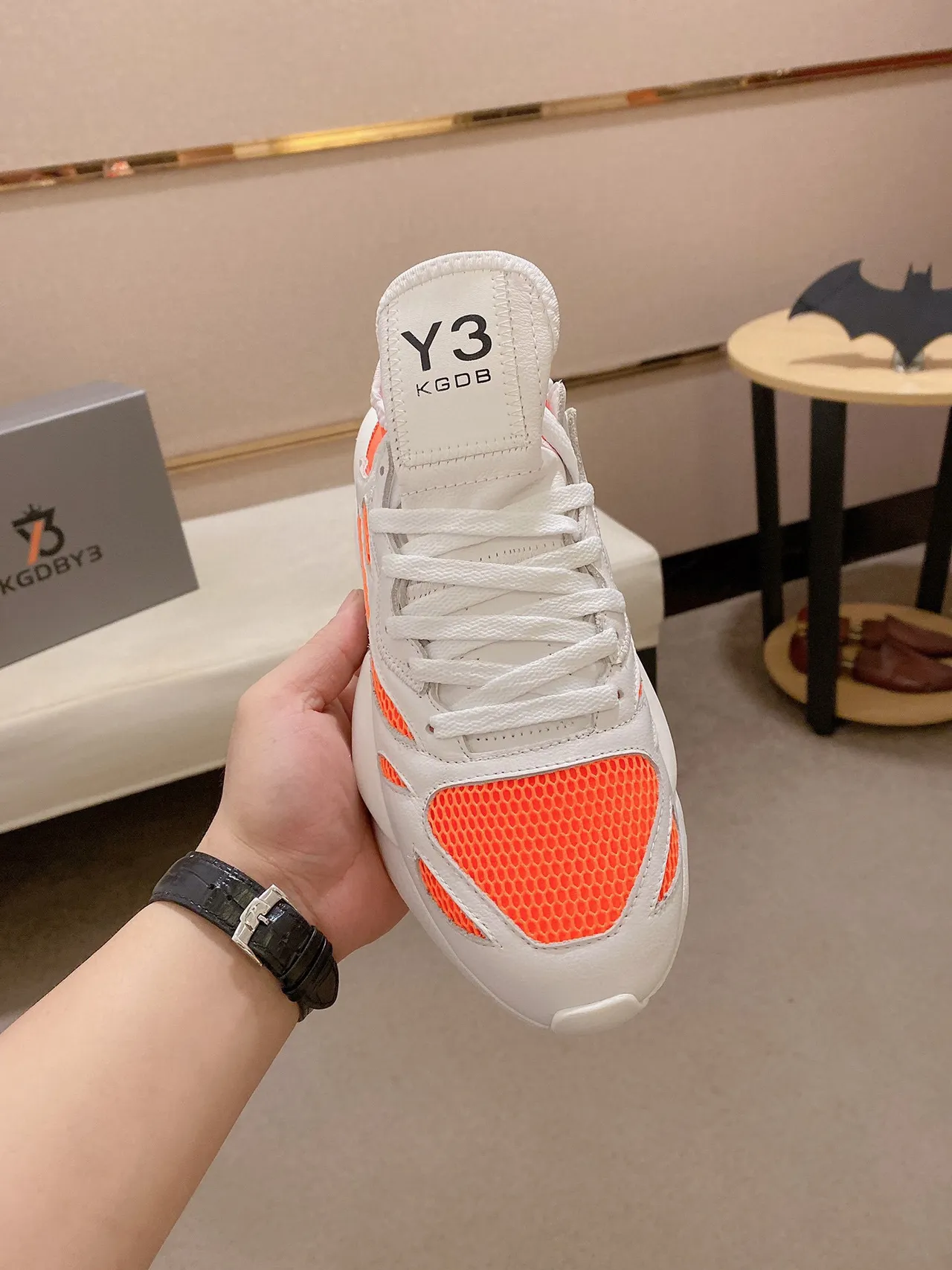 Yohji Yamamoto Branco e Laranja Sola Monolítica Esculpida Painéis Assimétricos de Malha Tênis Chunky 9