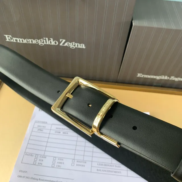 Ermenegildo Zegna Ceinture en cuir à sangle texturée noire et dorée, construction réversible 4