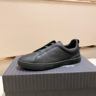 Zegna কালো পেবল্ড লেদার স্লিপ অন লাইফস্টাইল স্নিকার