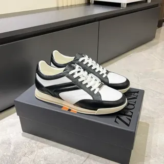 Zegna 黑白皮革面板 弧形侧边条纹细节 生活方式运动鞋