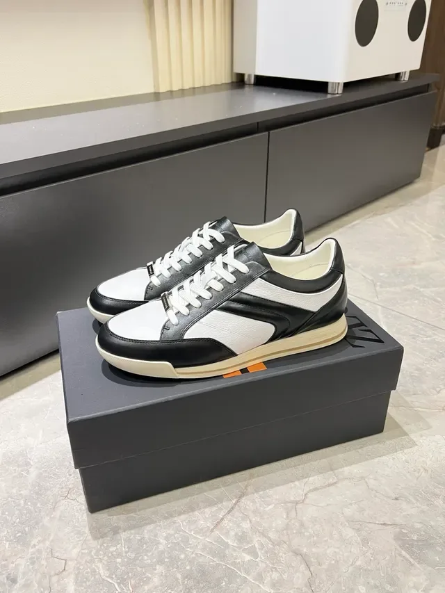 Zegna Sneakers Lifestyle Noirs et Blancs en Cuir avec Panneaux Détail de Bande Latérale Courbée 4