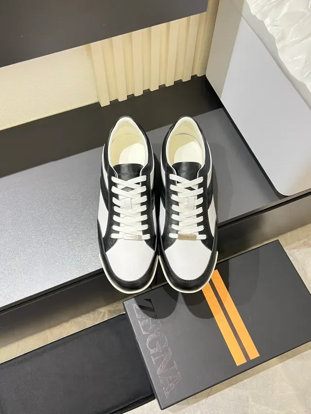 Zegna Sneakers Lifestyle Noirs et Blancs en Cuir avec Panneaux Détail de Bande Latérale Courbée 5