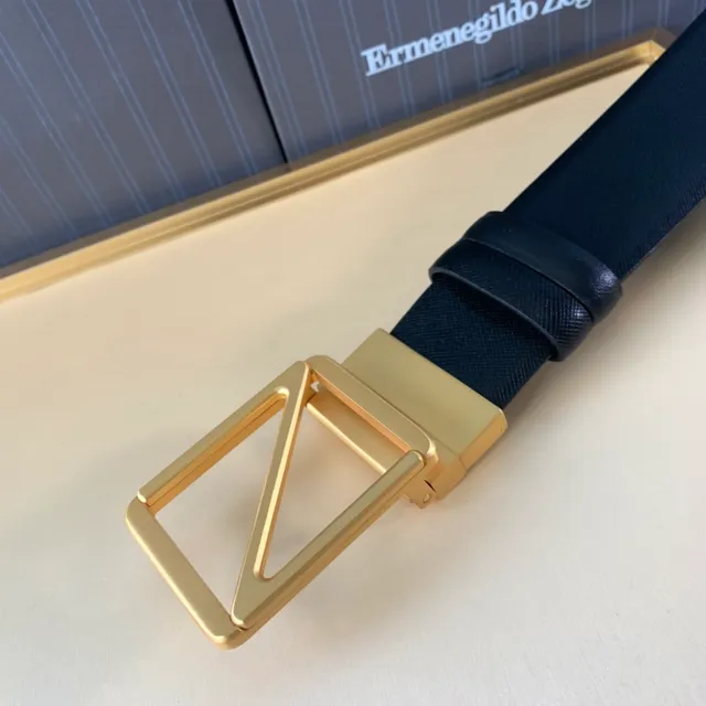 Zegna Ceinture en cuir noir avec boucle géométrique dorée 4