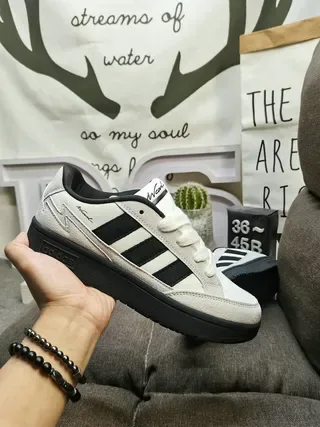 Adidas Beige Noir Low-Top Suede et Cuir Supérieur Lifestyle Sneakers 5
