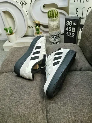 Adidas Beige Noir Low-Top Suede et Cuir Supérieur Lifestyle Sneakers 6