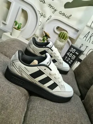 Adidas Beige Noir Low-Top Suede et Cuir Supérieur Lifestyle Sneakers 9