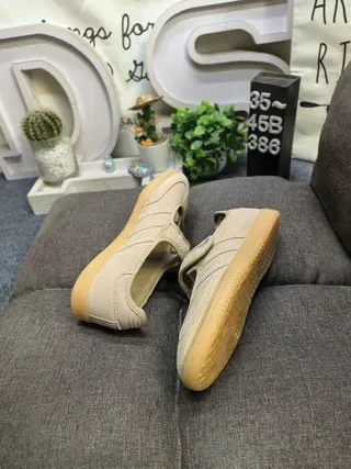 Adidas Sneakers Lifestyle Beige Marron Sans Lacet Sangle Velcro Panneau Latéral Trois Rayures 6