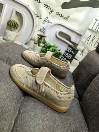 Adidas Sneakers Lifestyle Beige Marron Sans Lacet Sangle Velcro Panneau Latéral Trois Rayures 7