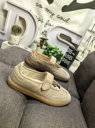 Adidas Sneakers Lifestyle Beige Marron Sans Lacet Sangle Velcro Panneau Latéral Trois Rayures 9