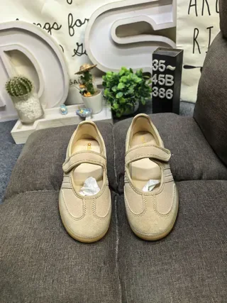 Adidas Sneakers Lifestyle Beige Marron Sans Lacet Sangle Velcro Panneau Latéral Trois Rayures 10