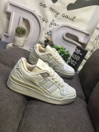 Adidas Beige Gray Low-Top Padded Collar Lifestyle Sneakers 9