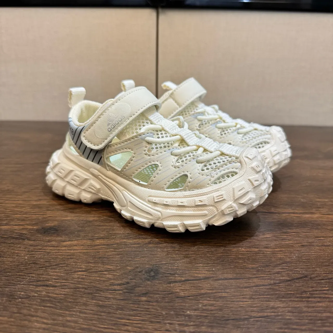 Adidas Beige Green Open-Mesh Upper Adjustable Velcro Strap Lifestyle Sneakers 19