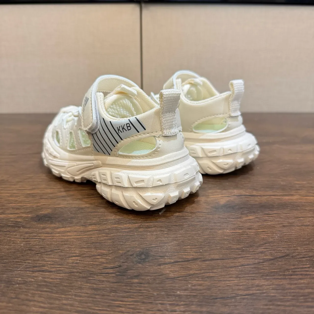 Adidas Beige Green Open-Mesh Upper Adjustable Velcro Strap Lifestyle Sneakers 21