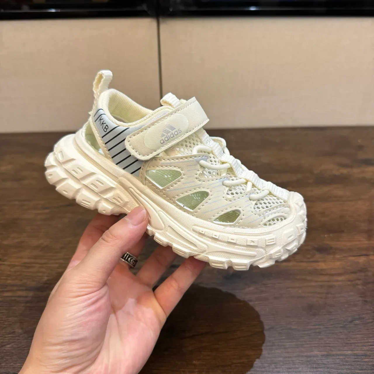 Adidas Beige Green Open-Mesh Upper Adjustable Velcro Strap Lifestyle Sneakers 22