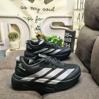 Adidas काली और चांदी तीन धारी जीवनशैली स्नीकर