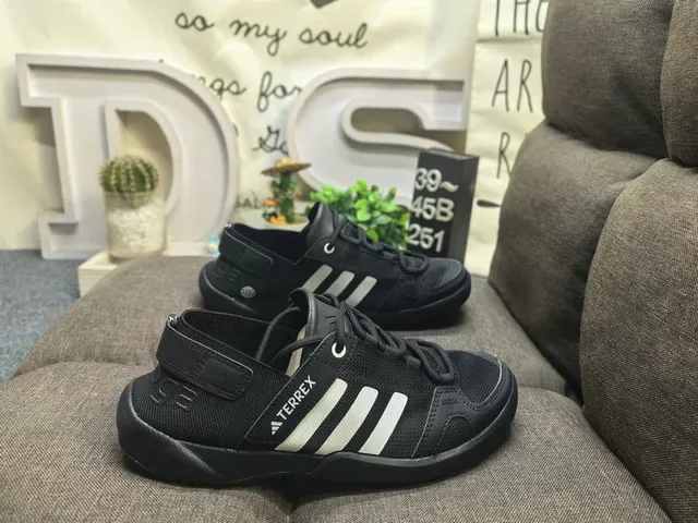 Adidas Black Gray Open-Mesh Upper Three-Stripe Side Panel Lifestyle Sneakers 21