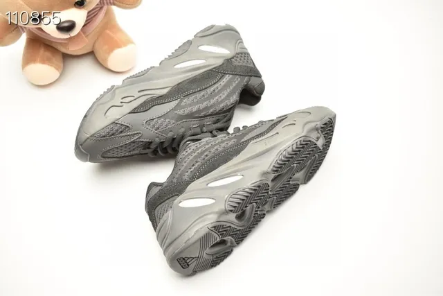 Adidas Black Gray Silhouette Sculpted Midsole Chunky Sneakers 21