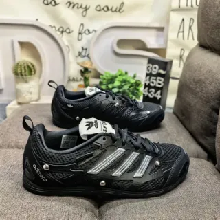 Adidas काला चांदी मेश अपर मेटेलिक स्ट्राइप्स लाइफस्टाइल स्नीकर
