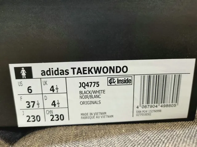 Adidas Noir Blanc Cuir quilté supérieur Fermeture sans lacets par courroie Chaussures de football indoor 2