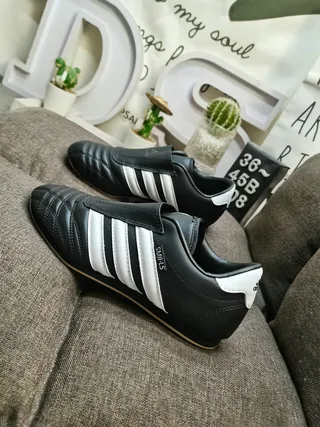 Adidas Noir Blanc Cuir quilté supérieur Fermeture sans lacets par courroie Chaussures de football indoor 7