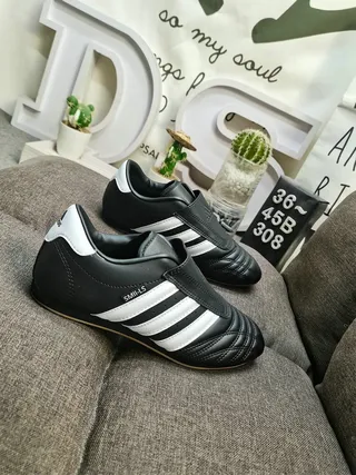 Adidas Noir Blanc Cuir quilté supérieur Fermeture sans lacets par courroie Chaussures de football indoor 9