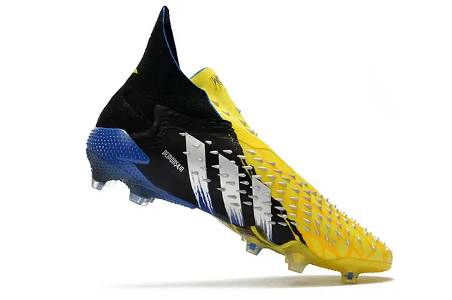 Adidas Sapatos de futebol preto e amarelo com overlay de anteiro com espigões, colar tipo meia, para terreno firme 3