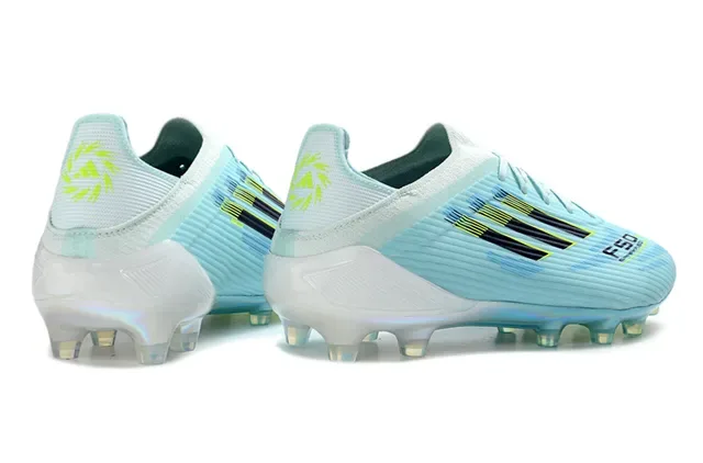 Adidas أحذية كرة القدم الزرقاء الشفافة مع الوجه العلوي من التنسج الشفاف وأشكالة غير متماثلة أرضية صلبة 15