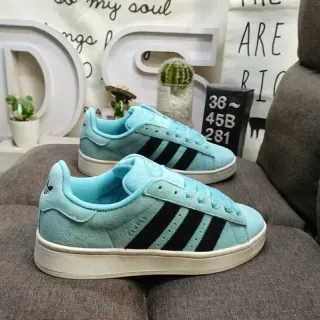 Adidas Campus हल्का नीला सुड लाइफस्टाइल स्नीकर