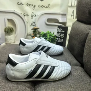 Adidas Copa 白黑绗缝鞋面无带魔术贴带室内足球鞋