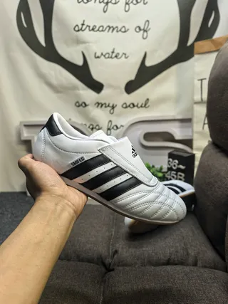 Adidas Copa Chaussures de soccer indoor blanc noir upper matelassé sans lacets sangle velcro 5