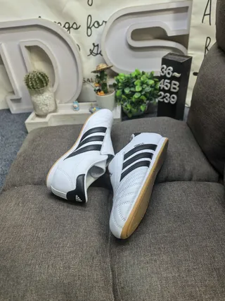 Adidas Copa Chaussures de soccer indoor blanc noir upper matelassé sans lacets sangle velcro 6