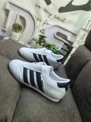 Adidas Copa Chaussures de soccer indoor blanc noir upper matelassé sans lacets sangle velcro 7