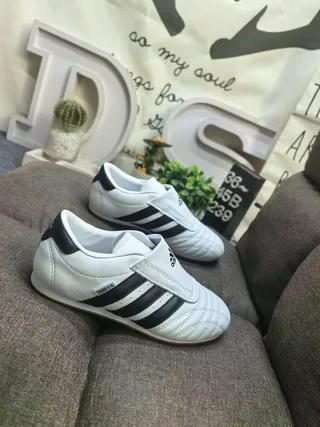 Adidas Copa Chaussures de soccer indoor blanc noir upper matelassé sans lacets sangle velcro 9