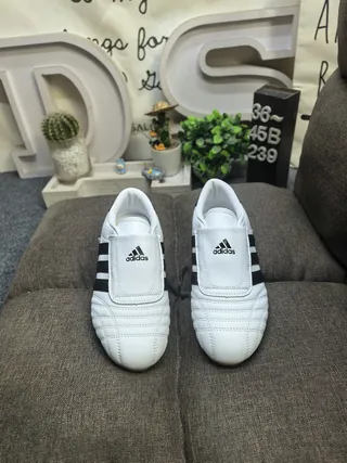Adidas Copa Chaussures de soccer indoor blanc noir upper matelassé sans lacets sangle velcro 10