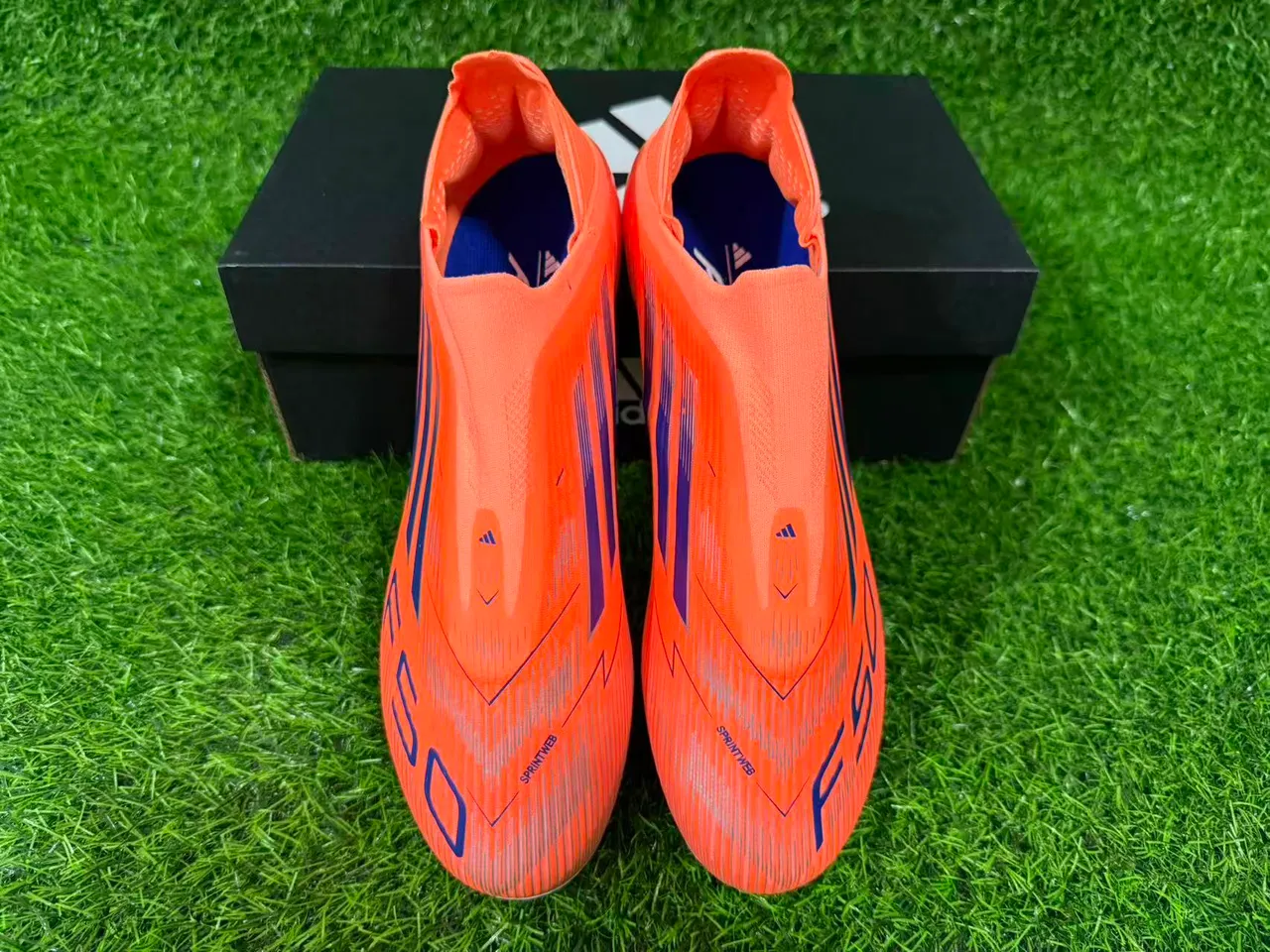Adidas F50 কমলা এবং নীল দৃঢ় মাটির ফুটবল জুতো 4