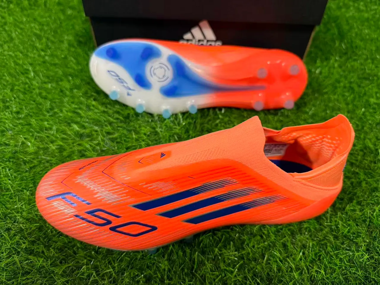 Adidas F50 কমলা এবং নীল দৃঢ় মাটির ফুটবল জুতো 5