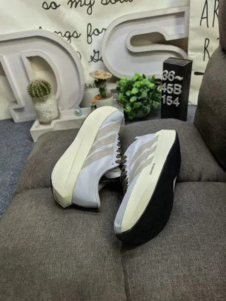 Adidas gris beige léger coureur perforé trois rayures overlay chaussures de course 6