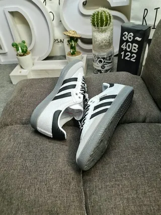 Adidas Gray Black Low-Top Textured Knit Upper Lifestyle Sneakers 6