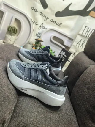 Adidas Gray Black Platform Sole Three-Stripe Side Panel Chunky Sneakers 7