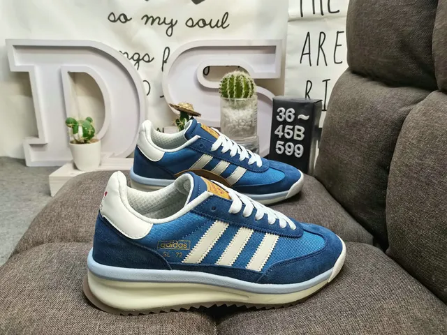 Adidas Gray White Retro Runner Silhouette Three-Stripe Side Panel Lifestyle Sneakers 11