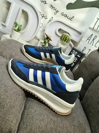 Adidas Gray White Retro Runner Silhouette Three-Stripe Side Panel Lifestyle Sneakers 16