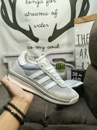 Adidas Gray White Retro Runner Silhouette Three-Stripe Side Panel Lifestyle Sneakers 24