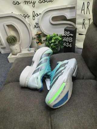 Adidas Chaussures de course vert bleu plaque de carbone silhouette de course gradient menthe à gris sur l'empeigne 6