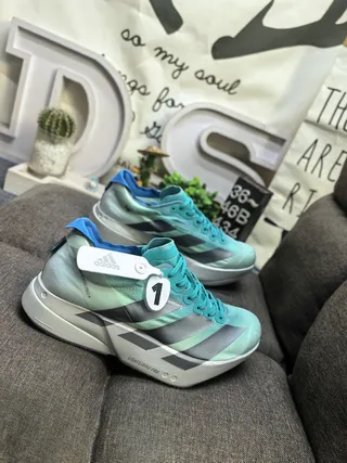 Adidas Chaussures de course vert bleu plaque de carbone silhouette de course gradient menthe à gris sur l'empeigne 9