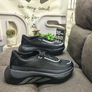 Adidas Hyperboost ब्लैक एंड ग्रे चंकी स्नीकर